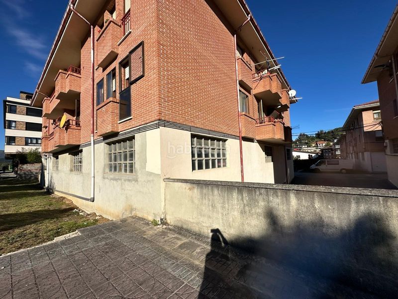 Foto fe3ec7d2-c494-497a-befa-42c85a03d323. Aparcament cotxe a Valle de Mena