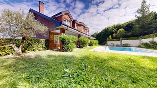 Chalet  Calle calle de urbide,. Espectacular villa en la bilbaina con piscina