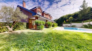 Chalet  Calle calle de urbide,. Espectacular villa en la bilbaina con piscina