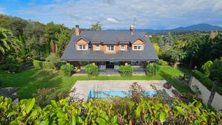 Xalet  Calle calle de urbide,. Espectacular villa en la bilbaina con piscina