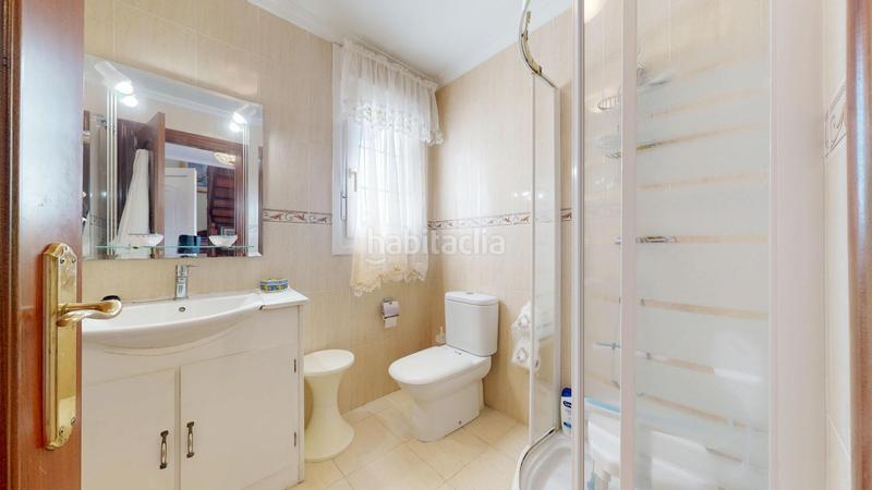 Foto 199d898e-50d0-46f4-8772-81ff23f5e2ab. Chalet avec chauffage parking dans Arcentales