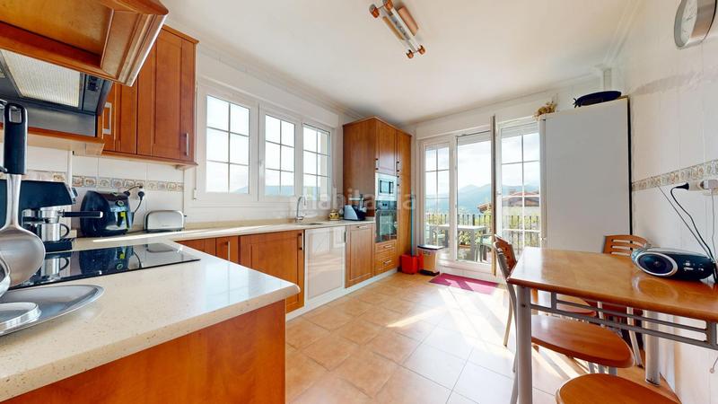 Foto 9fa658de-81c5-4c48-afee-db0709cd47f9. Chalet avec chauffage parking dans Arcentales