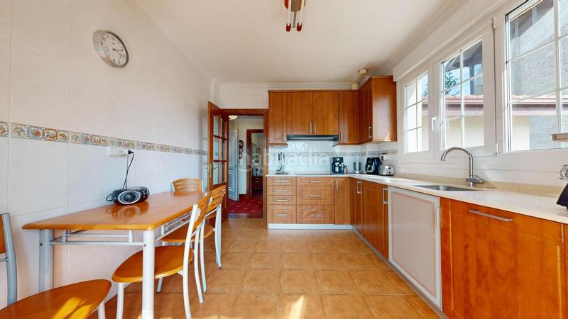Foto b88e9308-4848-404e-a05a-3dc54a7a10a4. Chalet avec chauffage parking dans Arcentales