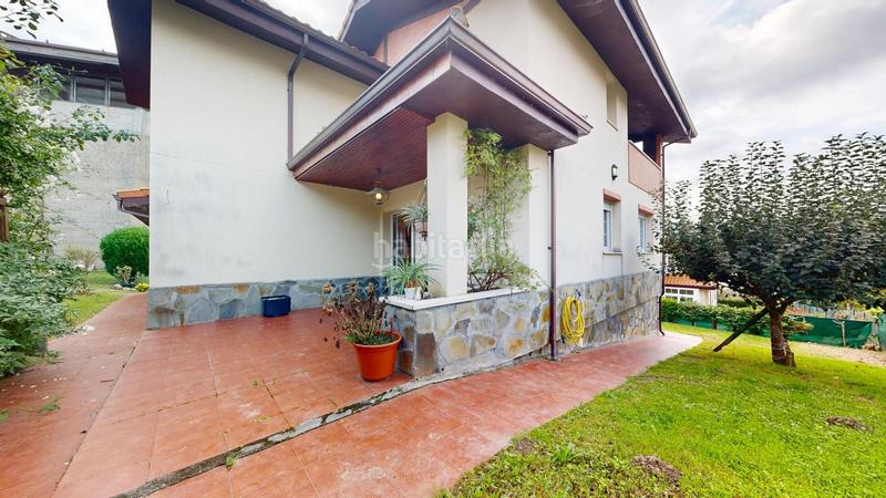 Foto f2494cec-066e-48ef-8a8a-10c8b96613d8. Chalet avec chauffage parking dans Arcentales