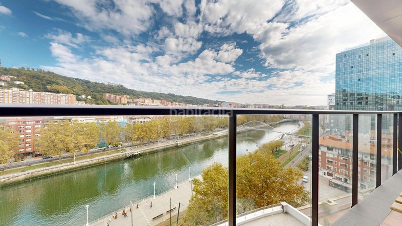 Foto d11cad56-a6f1-4c36-92b6-026cb8607058. Pis amb calefacció aparcament a Abandoibarra - Guggenheim Bilbao