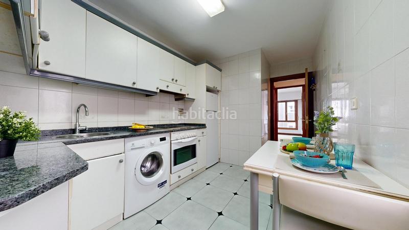 Foto 949ccd39-a8be-4950-8949-2a62a6e3bfa9. Piso  exterior en Azeta - Abatxolo Portugalete