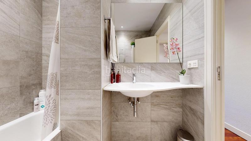 Foto 2b729916-bddf-4e13-8eec-6fda4884d260. Piso  reformado junto a la estación en San Fransisco Bilbao