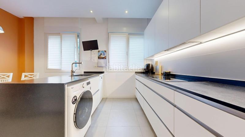 Foto 7990e9d5-c139-470b-b2d8-fdd841395983. Piso  reformado junto a la estación en San Fransisco Bilbao