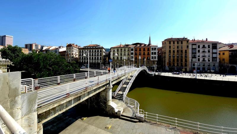 Foto 98259d59-1a08-49a9-91fa-a5df4e8eb7dd. Piso  reformado junto a la estación en San Fransisco Bilbao