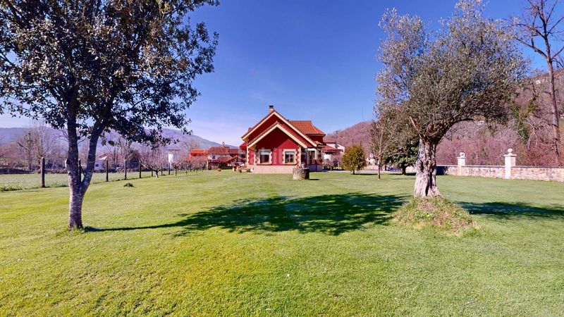 Foto f6098c43-2582-4820-9131-31be967e41ec. Xalet a Saro