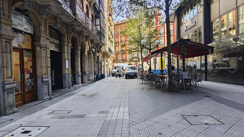 Foto 99d6fbd5-c867-4230-a095-7c50b3d21504. Miete büro in Plaza Circular Bilbao