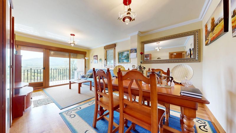 Foto a7edc999-a8d5-455f-b450-777d26f8f281. Casa amb aparcament piscina a Valle de Mena