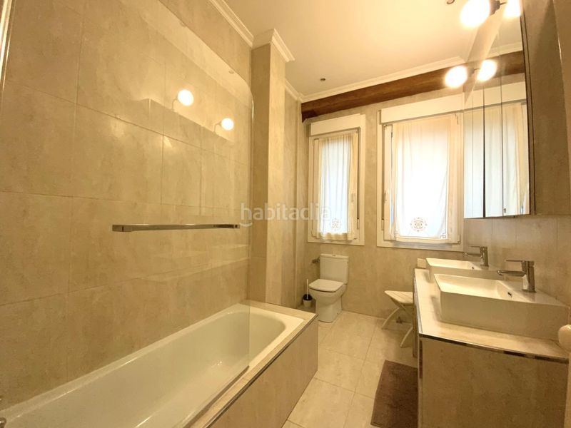Foto e75bfa1e-b997-4405-aa06-c30c5d77f0de. Pis amb calefacció a Abandoibarra - Guggenheim Bilbao