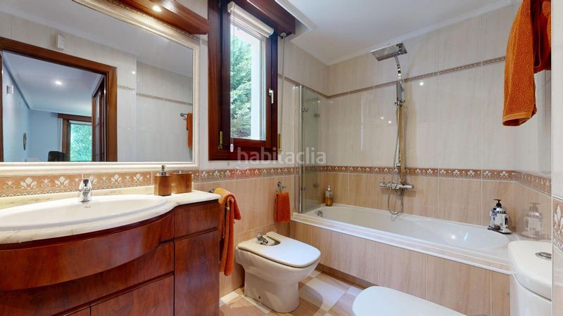 Foto 5d309257-4805-4f03-8606-969b68b46043. Casa amb calefacció aparcament piscina a Güeñes