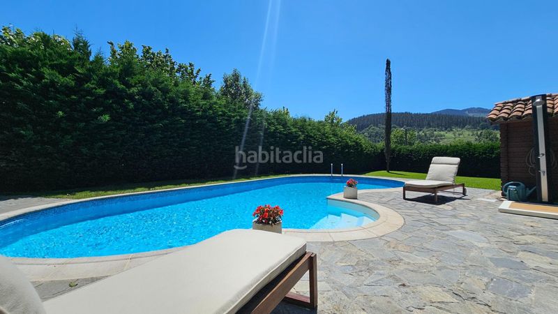 Foto bb3148c5-4af4-4143-bf11-c98aa72d5eeb. Casa amb calefacció aparcament piscina a Güeñes