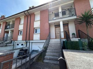 Semi detached house in Calle ubaltorre 9. Encantador adosado en artziniega  ideal para familias