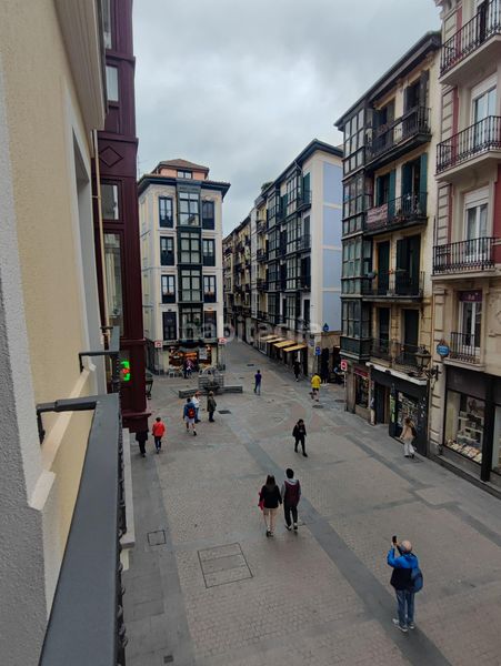 Foto 116d51fc-ddec-49f9-a4fd-ec22d66056ed. Pis a Casco Viejo Bilbao