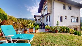 Casa adossada  Calle bilbato auzoa. Chalet bifamiliar seminuevo con jardín en zalla, con vistas inme