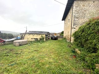 Casa in Valle de Mena. Casa de piedra con jardín en valle de mena