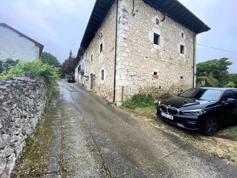 Foto ed3bc487-1ade-4707-8f51-2c0c2dc85e83. Casa amb aparcament a Valle de Mena