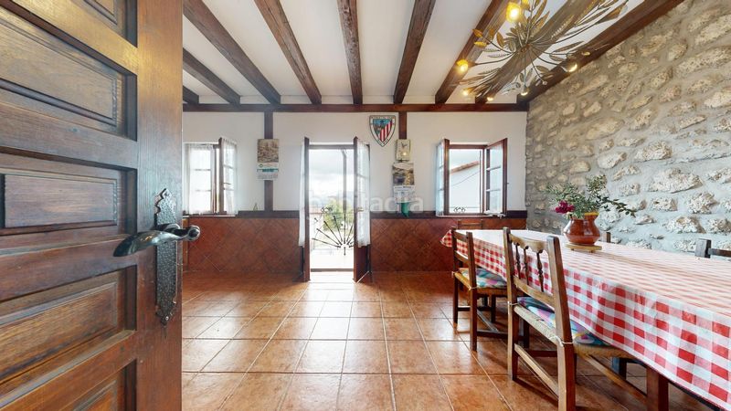 Foto 86c144e5-5ac2-4bfd-8288-3227f7a497a8. Casa amb aparcament a Valle de Mena