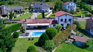 Casa  Calle av. alisas. Villa con piscina