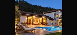 House  Calle av. alisas. Villa con piscina