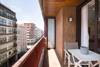 Pis a Abandoibarra - Guggenheim. Vivienda reformada de calidad y con garaje directo en pleno cent
