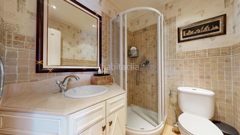 Foto 5535f494-3a07-4eb0-8ae8-ad0163821e50. Casa adossada amb calefacció aparcament piscina a Laredo