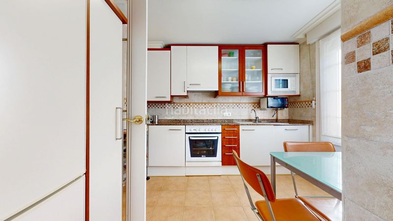 Foto a0af1599-aa81-4949-b603-9878b5c539bd. Casa adossada amb calefacció aparcament piscina a Laredo