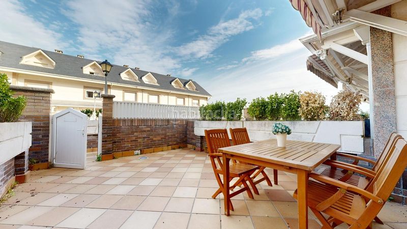 Foto c74b6fa2-dce1-4e39-bdc5-ba2e2f98e6e9. Casa adossada amb calefacció aparcament piscina a Laredo