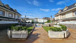 Maison jumelée  Avenida enrique mowinckel. Chalet en primera línea de laredo