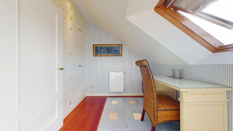 Foto fbeb784f-08b5-4208-ad18-8b26ee46c489. Casa adossada amb calefacció aparcament piscina a Laredo
