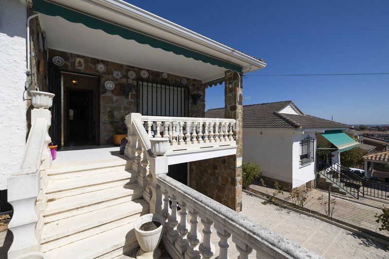Foto 29c742a9-b9e5-48f6-8556-5bb5a952a137. Chalet  independiente en Villa del Prado
