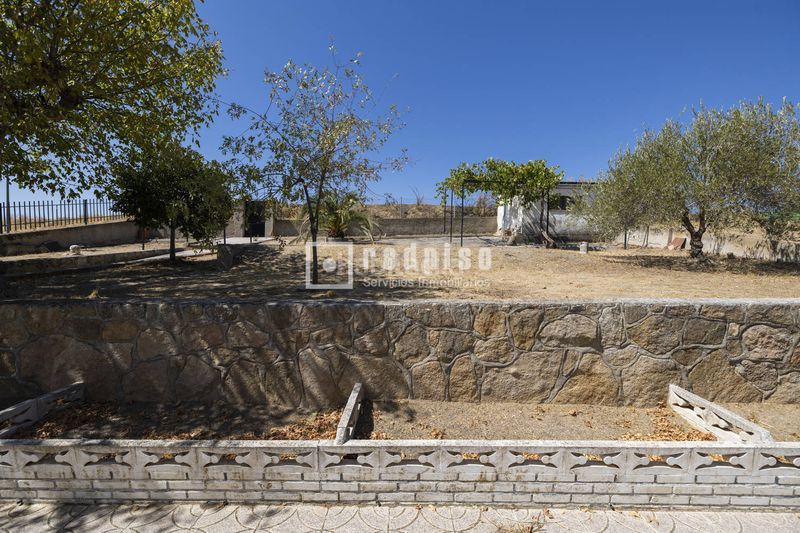 Foto b7d6b64a-4a96-4c53-8849-9d9ab64b8994. Chalet  independiente en Villa del Prado
