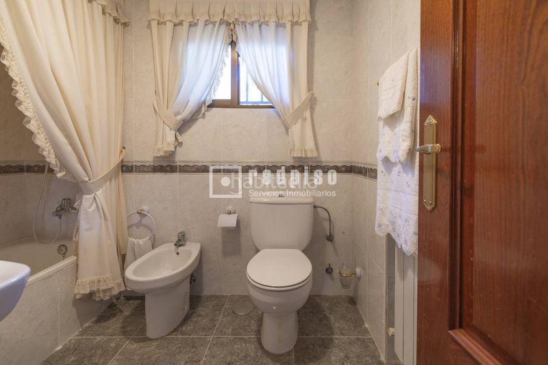 Foto e088aba5-61bf-45db-a23e-fe15ffb1b922. Chalet  independiente en Villa del Prado