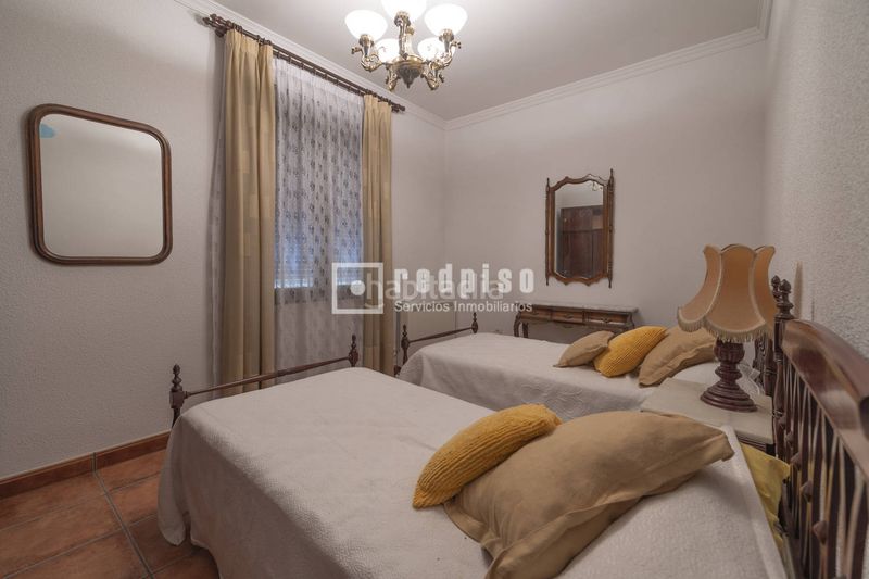 Foto f8a3b3bf-8102-4255-abe0-c82bc2a56813. Casa amb calefacció a Noblejas