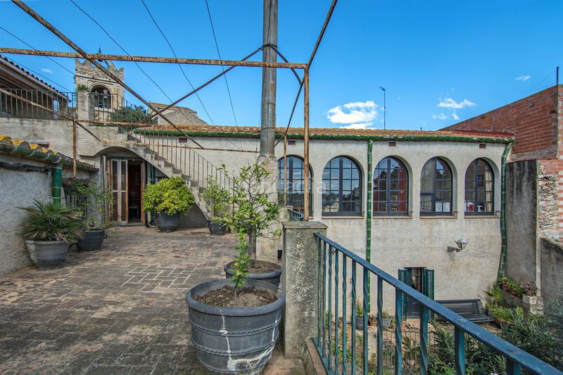 Foto 026d1119-1446-4124-8546-3291c30ff424. Casa amb piscina a Peralada