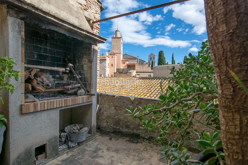 Foto 39d38a75-d197-4d54-a898-6d14000c573d. Casa amb piscina a Peralada