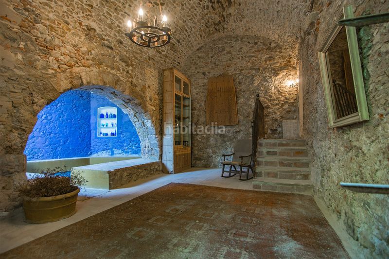 Foto 9910f924-f796-4669-a725-3150b6c13f78. Casa amb piscina a Peralada