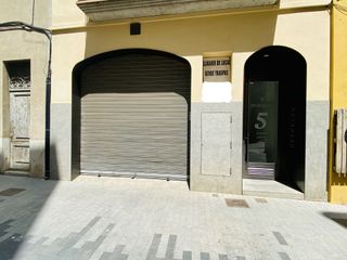 Alquiler Local Comercial en Carrer muralla 5. Local comercial para adecuar situado en el centro de figueres