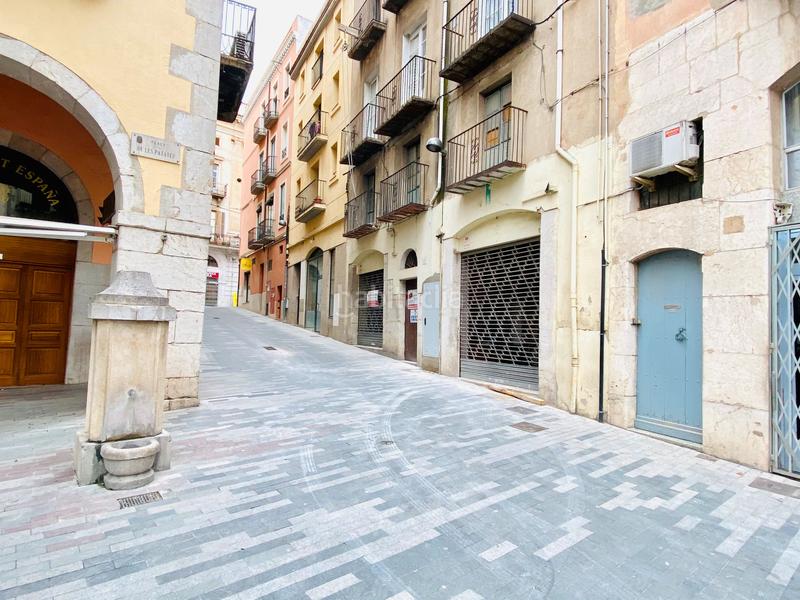Foto e20d5f31-4dc5-48c8-a1bf-8330f224f8c7. Lloguer local comercial a plaça de les patates 4 a Figueres