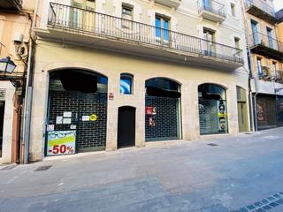 Lloguer Local Comercial a Carrer besalú 9. En el centro peatonal