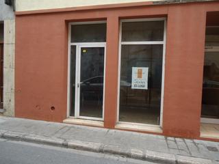 Lloguer Local Comercial a Carrer olot 14. Local de superficie 35m2, situado a 2 minutos de la rambla de fi