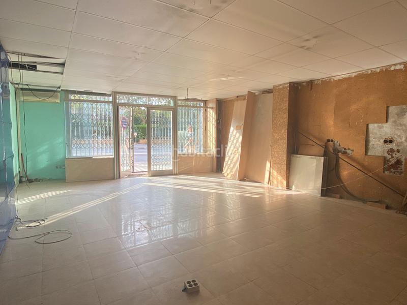 Foto 40eb6a75-e112-4aec-ac21-4593c6485c01. Lloguer local comercial a ronda firal 11 a Centre Figueres