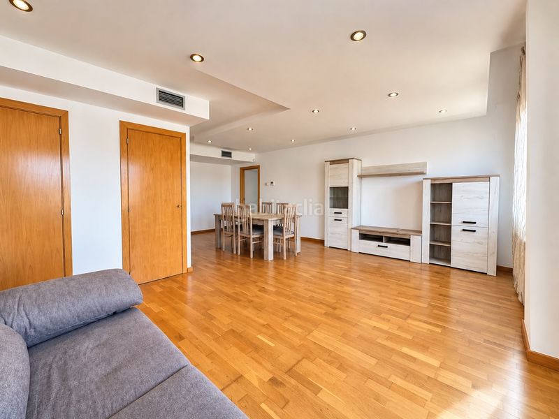 Foto 3c8bc861-8b3a-4c9c-8f6b-65b5ae5dfb52. Penthouse with heating parking in Centre Figueres