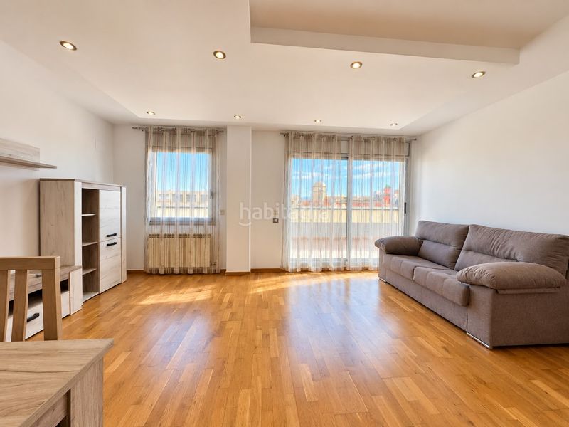 Foto 9e9c3d9b-b422-4417-b300-e310e7afc65c. Penthouse with heating parking in Centre Figueres