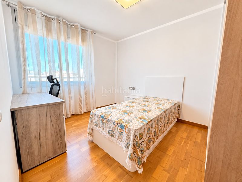 Foto afcd8ffc-213b-4410-8fb2-7c2531e75a66. Penthouse with heating parking in Centre Figueres
