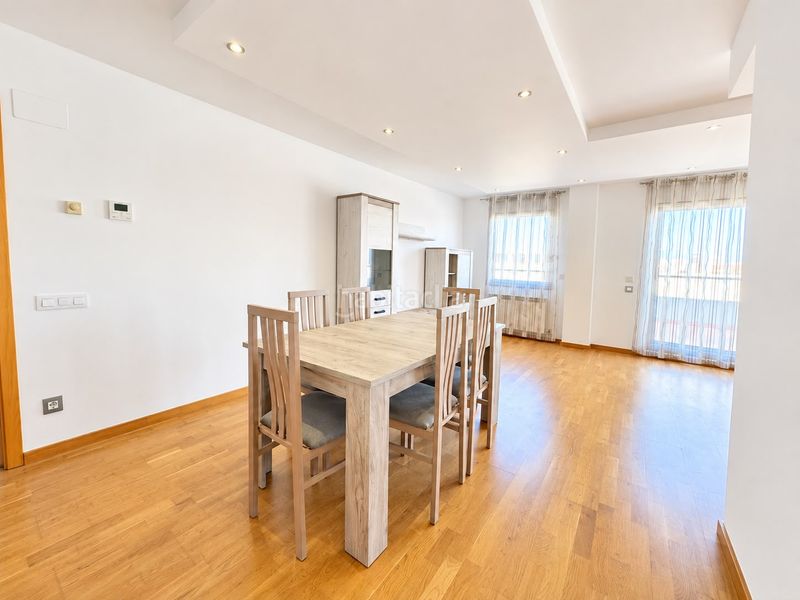 Foto fa4c4877-dad0-44d7-bc32-871c232d596a. Penthouse with heating parking in Centre Figueres