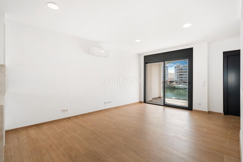 Foto f6a42bc3-a7d2-40e0-a49a-ed93a5795d9d. Casa adosada en Salins - Cavall de Mar Empuriabrava